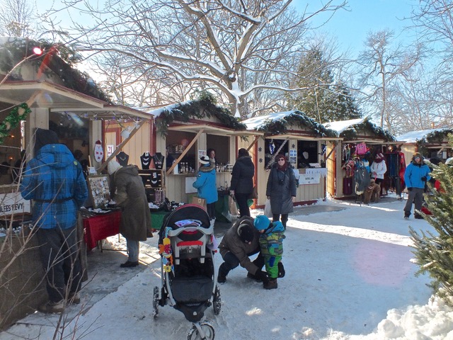 en décembre 2014, au marché de Noël, la neige était bien au rendez-vous et il y en avait en masse.